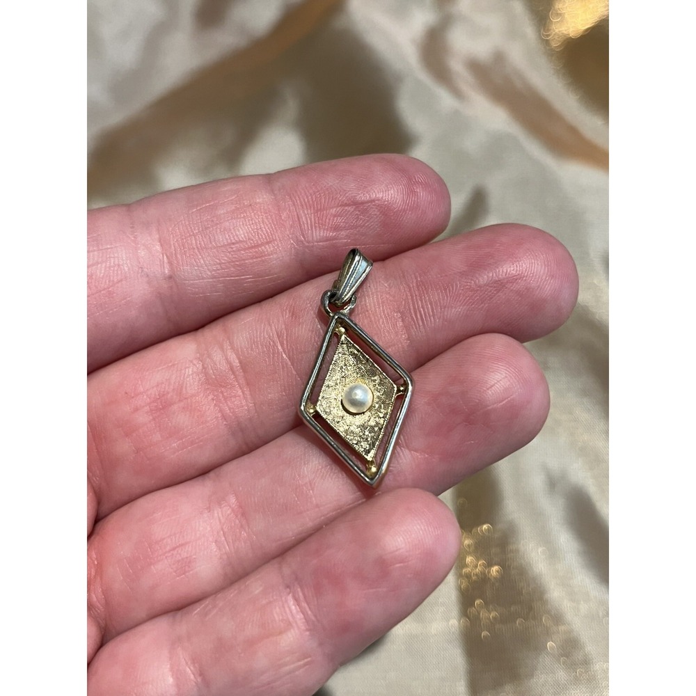 Vintage Sarah Coventry Faux Pearl Diamond Shaped Pendant Necklace Gold Tone
